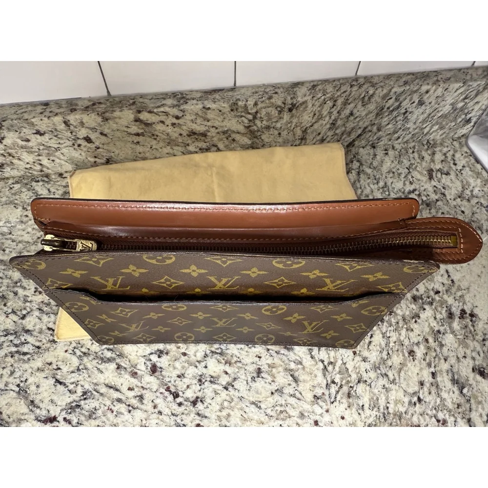 Women's Louis Vuitton Monogram Brown Tan Clutch - Picture 13 of 13